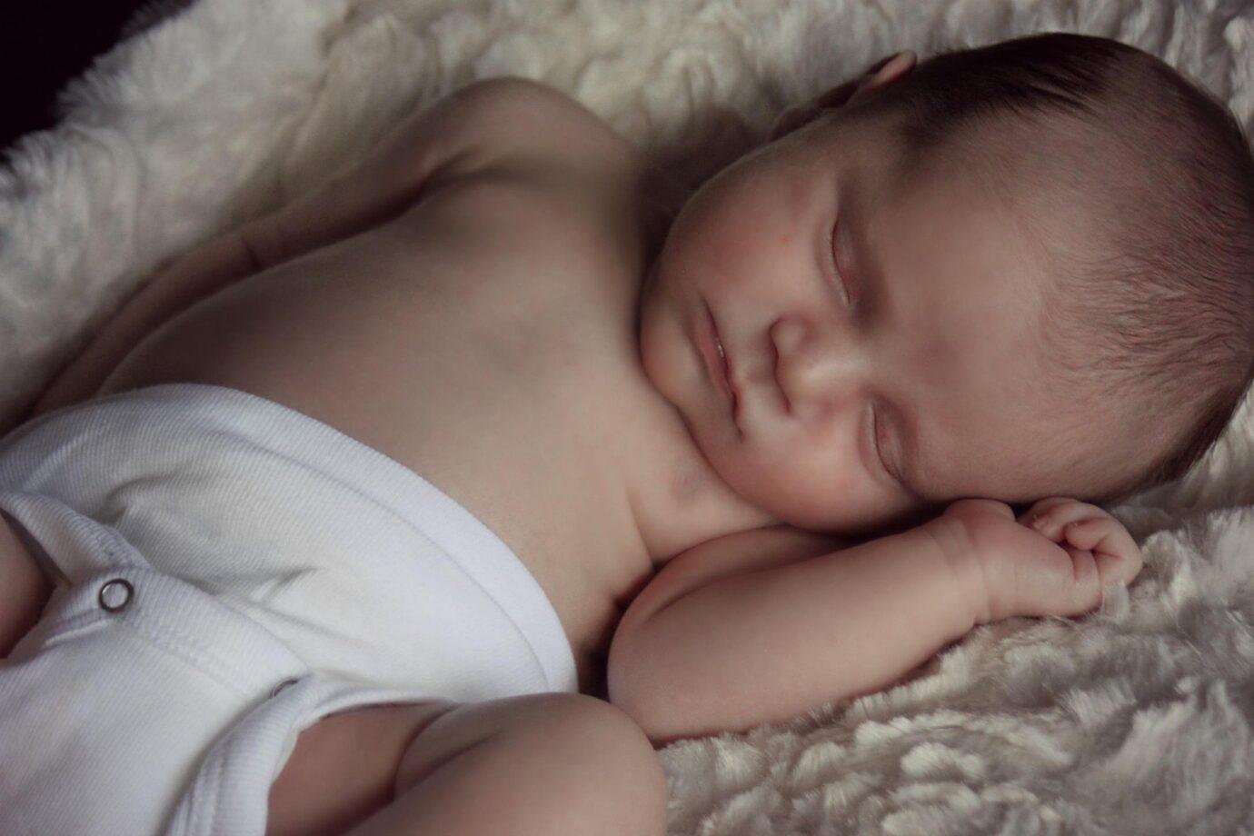 Baby- und Kleinkindschlaf verstehen lernen